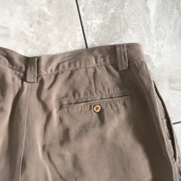 TOMMY BAHAMA Men Tan Pleated 7-Inch 100% Silk Shorts | 38 - Picture 6 of 8